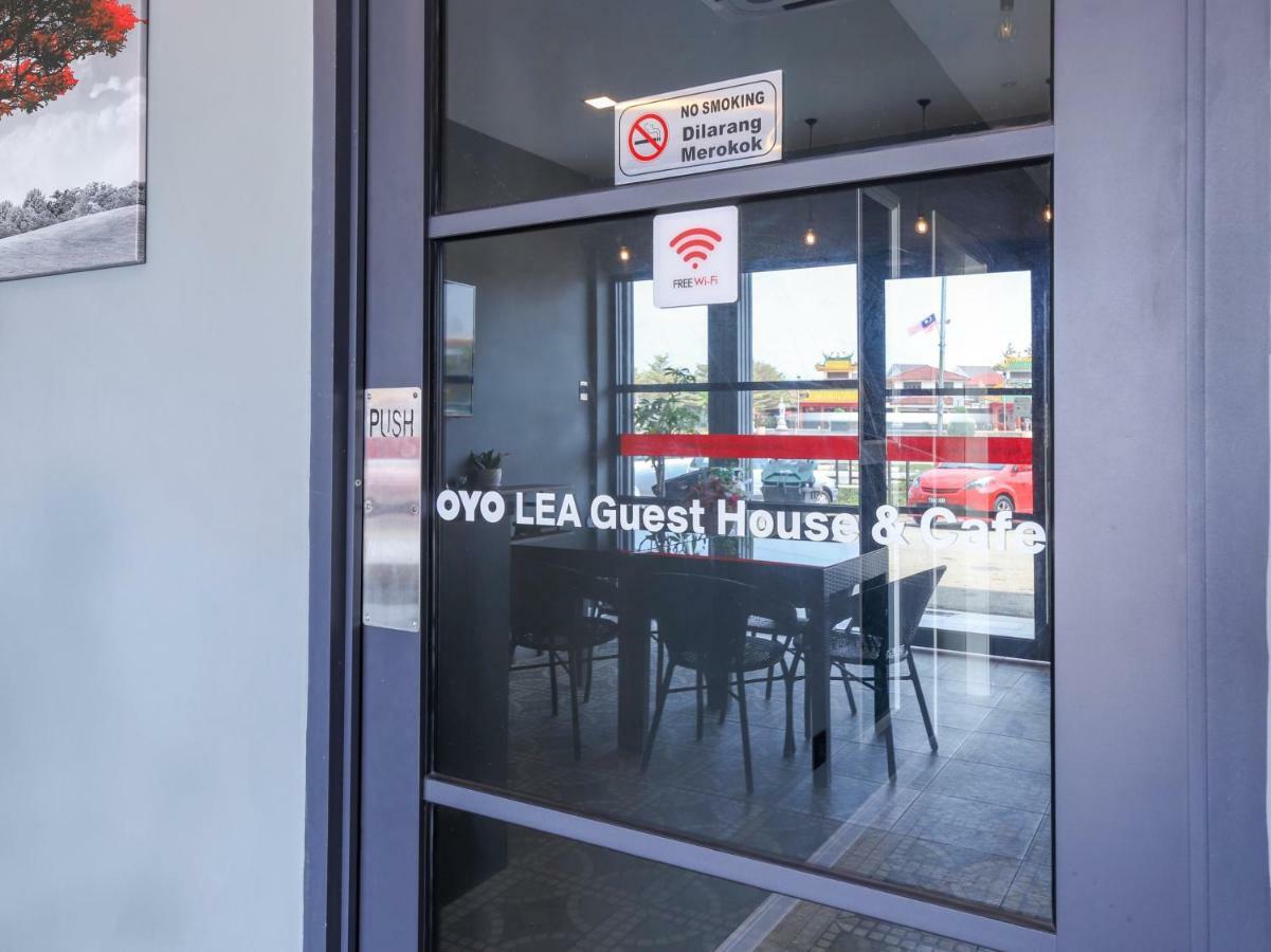 Super Oyo 1145 Lea Guest House & Cafe Lukut Экстерьер фото