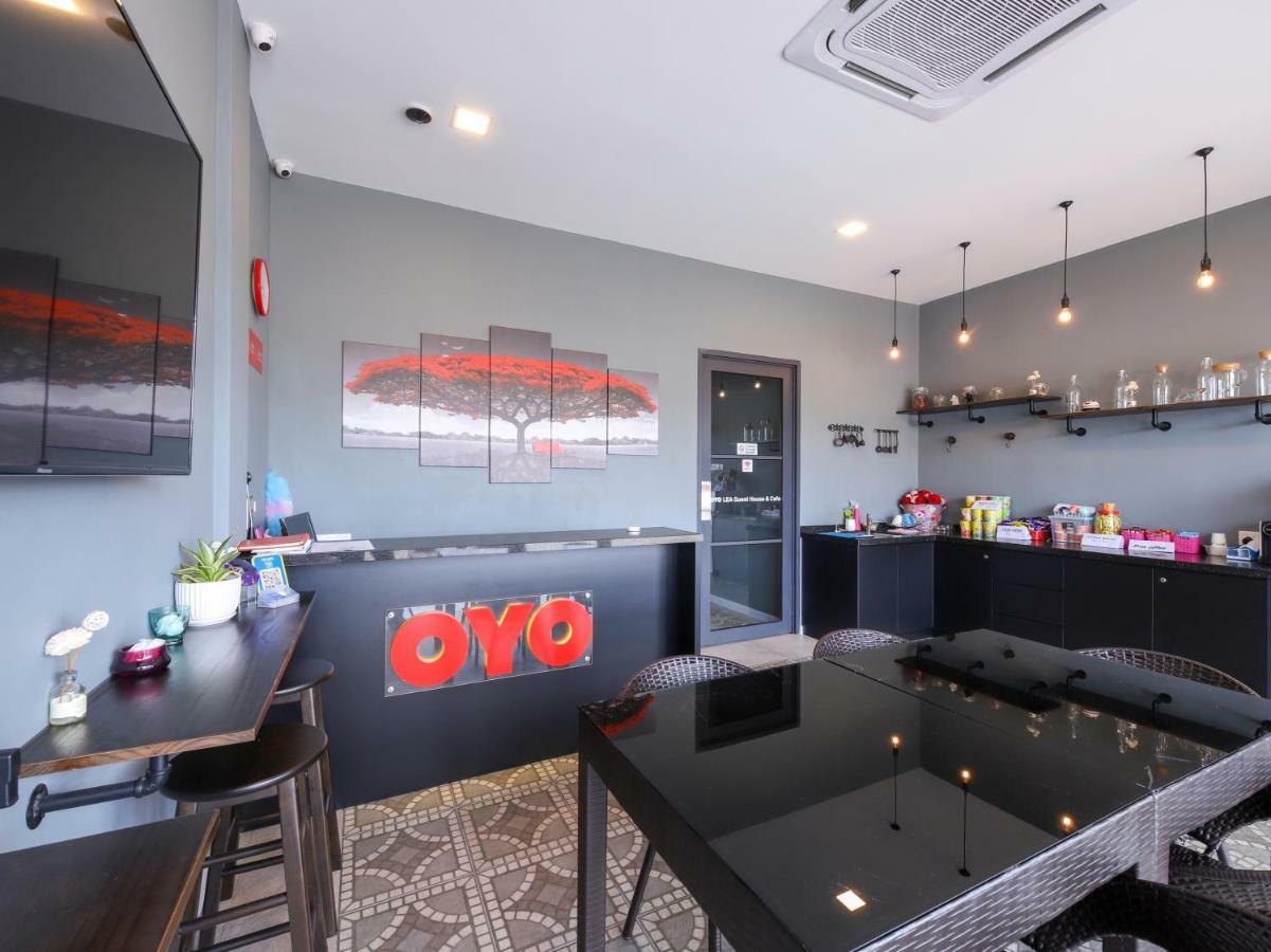 Super Oyo 1145 Lea Guest House & Cafe Lukut Экстерьер фото