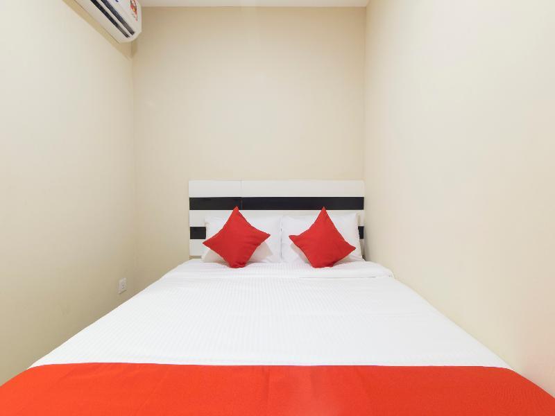 Super Oyo 1145 Lea Guest House & Cafe Lukut Экстерьер фото