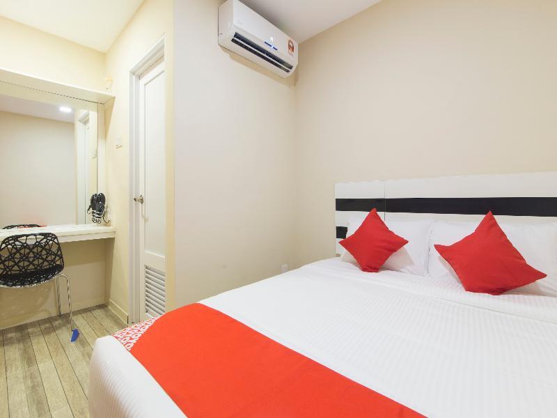 Super Oyo 1145 Lea Guest House & Cafe Lukut Экстерьер фото